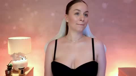 Snapshot of milafleur chatting on August 2026 03:05:01 PM Mila Fleur online show from August 2026 03:05:01 PM