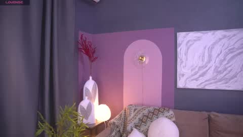 Mila online show from October 2025 11:10:01 AM