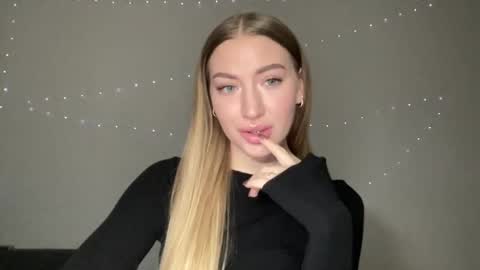 Milana online show from December 2024 11:19:02 AM