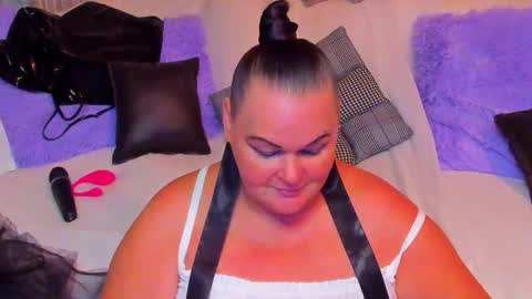 Snapshot of milanabiegert chatting on September 2025 08:12:02 PM Lana online show from September 2025 08:12:02 PM