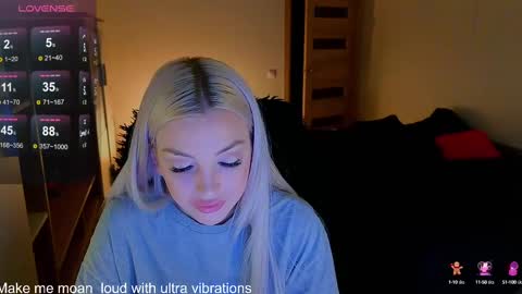 Snapshot of milanafox_ chatting on March 2025 09:37:02 PM Lana online show from March 2025 09:37:02 PM