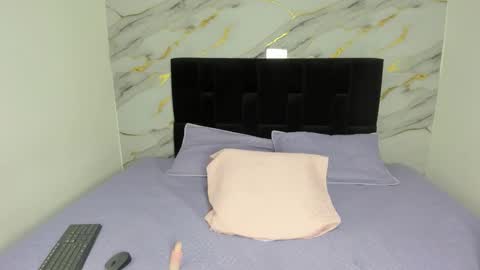 MilaRossi online show from March 2026 01:40:02 PM