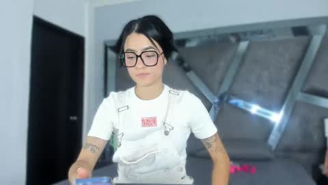 Milawink online show from May 2026 07:15:01 PM