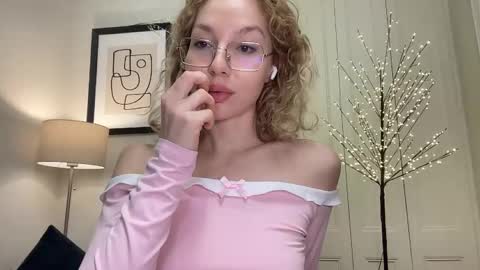 Snapshot of milayah chatting on December 2025 04:14:01 PM Mila online show from December 2025 04:14:01 PM