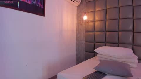 Snapshot of mile_u chatting on September 2025 03:19:01 AM Milena online show from September 2025 03:19:01 AM