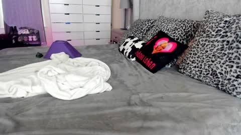 Snapshot of mileenakane chatting on December 2024 07:17:01 PM ALL MY LINKS - online show from December 2024 07:17:01 PM