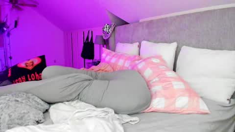 Snapshot of mileenakane chatting on October 2025 04:13:02 AM ALL MY LINKS - online show from October 2025 04:13:02 AM