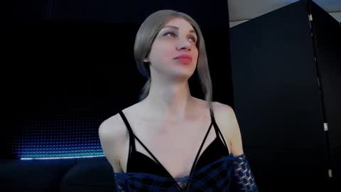 Milena Hardy online show from October 2025 04:20:02 AM