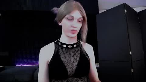 Milena Hardy online show from October 2025 04:12:02 AM