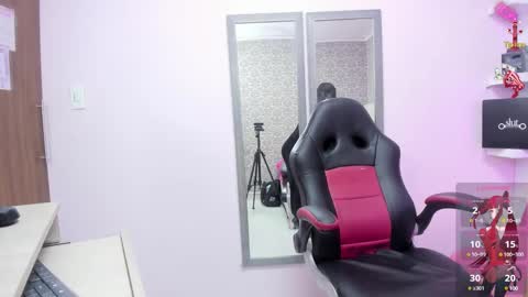 Snapshot of mileyjoas chatting on February 2025 08:18:01 PM MILEY online show from February 2025 08:18:01 PM