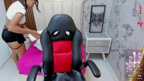 Snapshot of mileyjoas chatting on October 2025 07:22:02 PM MILEY online show from October 2025 07:22:02 PM