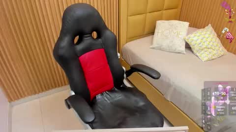 Snapshot of mileyjoas chatting on October 2025 08:11:02 PM MILEY online show from October 2025 08:11:02 PM