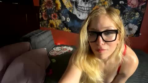 Snapshot of milf4everjenna chatting on February 2026 04:09:02 AM milf4everjenna online show from February 2026 04:09:02 AM