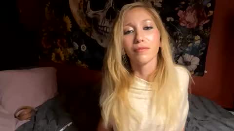 Snapshot of milf4everjenna chatting on February 2026 04:11:01 AM milf4everjenna online show from February 2026 04:11:01 AM