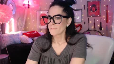 Snapshot of milf_lacey chatting on January 2025 04:12:02 PM Milf Lacey online show from January 2025 04:12:02 PM