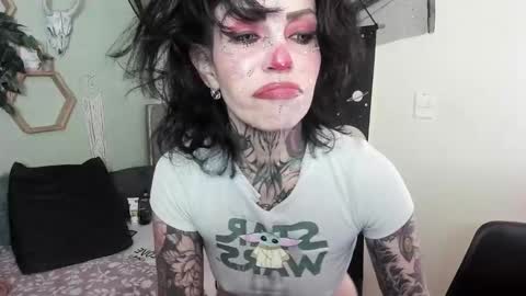 Isabella online show from December 2025 01:38:01 PM