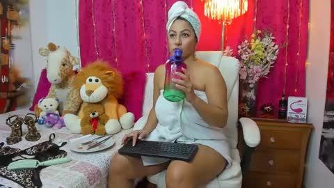 Nakary Bustamante online show from February 2025 01:54:01 AM
