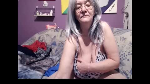Snapshot of milfchantal chatting on February 2025 04:44:01 PM Milfchantal online show from February 2025 04:44:01 PM