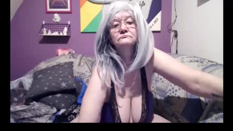 Snapshot of milfchantal chatting on March 2025 05:18:02 PM Milfchantal online show from March 2025 05:18:02 PM