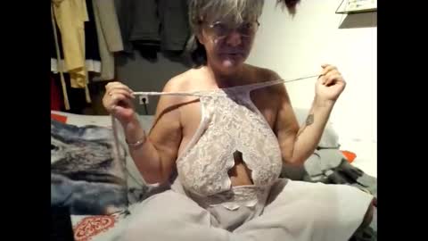 Snapshot of milfchantal chatting on September 2025 02:49:01 AM Milfchantal online show from September 2025 02:49:01 AM