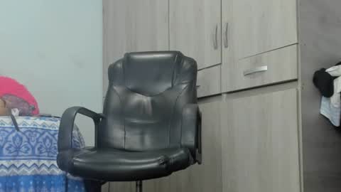 Snapshot of milff_danielaa chatting on February 2025 02:17:02 AM Daniela online show from February 2025 02:17:02 AM