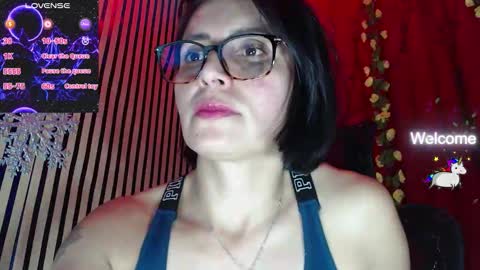 Snapshot of milfsexx_ chatting on October 2025 01:03:01 AM Andrea online show from October 2025 01:03:01 AM