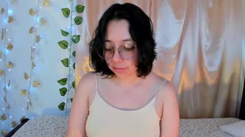 Snapshot of milie_yue chatting on November 2025 02:13:01 PM Millie online show from November 2025 02:13:01 PM