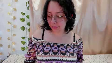 Snapshot of milie_yue chatting on November 2025 02:19:01 PM Millie online show from November 2025 02:19:01 PM