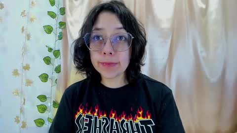 Snapshot of milie_yue chatting on December 2025 02:12:02 PM Millie online show from December 2025 02:12:02 PM