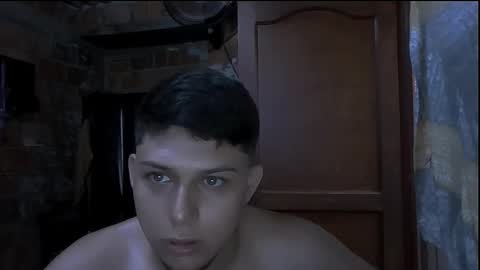 milk_boy25 online show from October 2025 09:46:01 PM