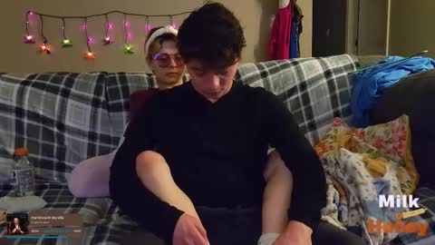 Snapshot of milkandhoneycams chatting on November 2025 03:30:02 AM MilkandHoney online show from November 2025 03:30:02 AM