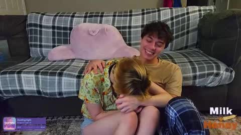 Snapshot of milkandhoneycams chatting on November 2025 02:44:01 AM MilkandHoney online show from November 2025 02:44:01 AM