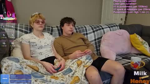 Snapshot of milkandhoneycams chatting on December 2025 09:08:01 PM MilkandHoney online show from December 2025 09:08:01 PM