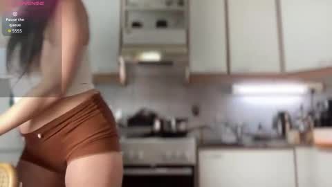 Snapshot of milkandhoneylullabies chatting on December 2025 09:47:02 AM Milk online show from December 2025 09:47:02 AM