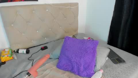 Paola  online show from March 2025 04:34:02 AM