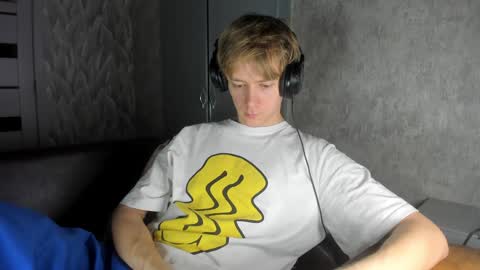 Snapshot of milkiwy chatting on February 2025 04:10:01 AM Isaac online show from February 2025 04:10:01 AM