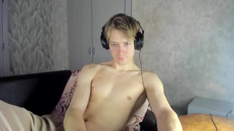 Snapshot of milkiwy chatting on February 2025 05:31:01 AM Isaac online show from February 2025 05:31:01 AM