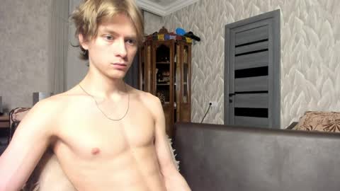 Isaac online show from April 2026 10:32:01 PM