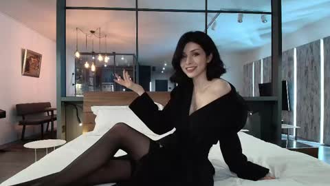 milla bella online show from April 2026 08:37:01 PM