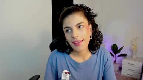 Snapshot of milla_pixxie chatting on December 2024 09:28:02 AM Milagros online show from December 2024 09:28:02 AM