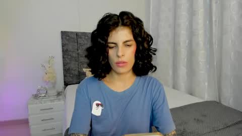 Snapshot of milla_pixxie chatting on February 2025 05:25:01 AM Milagros online show from February 2025 05:25:01 AM