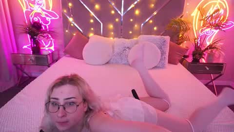 millaluxlove online show from March 2026 06:03:01 PM