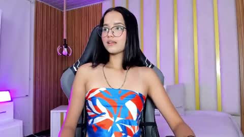 Snapshot of milleamours_ chatting on June 2026 10:28:02 AM MILLE online show from June 2026 10:28:02 AM