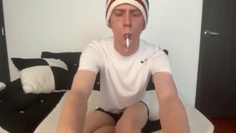 Snapshot of millerjdm chatting on September 2025 09:15:01 PM SlimnHungOH online show from September 2025 09:15:01 PM