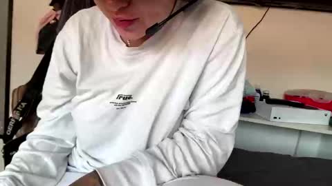 Im girl my name is Johana  online show from October 2025 01:45:02 PM