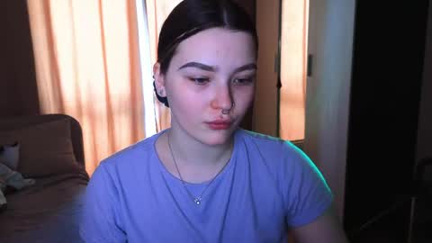 Snapshot of milliedoll chatting on April 2026 07:44:02 AM Millie online show from April 2026 07:44:02 AM