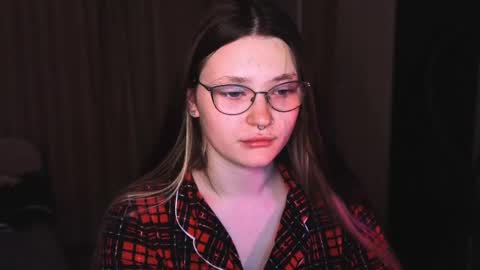 Snapshot of milliedoll chatting on May 2026 04:56:01 PM Millie online show from May 2026 04:56:01 PM