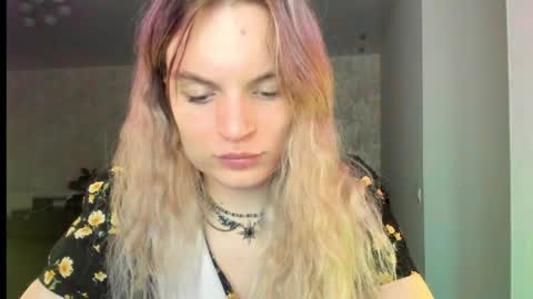 mili-kira online show from May 2026 07:45:02 PM