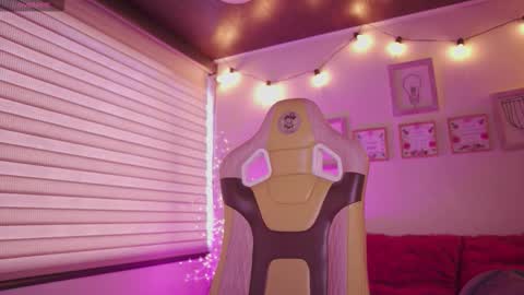 Snapshot of milly_kenner chatting on January 2026 05:04:02 PM MILLY online show from January 2026 05:04:02 PM