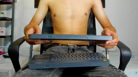 Milo Cruz online show from April 2026 12:32:01 PM